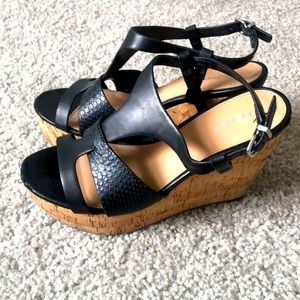 Black wedges